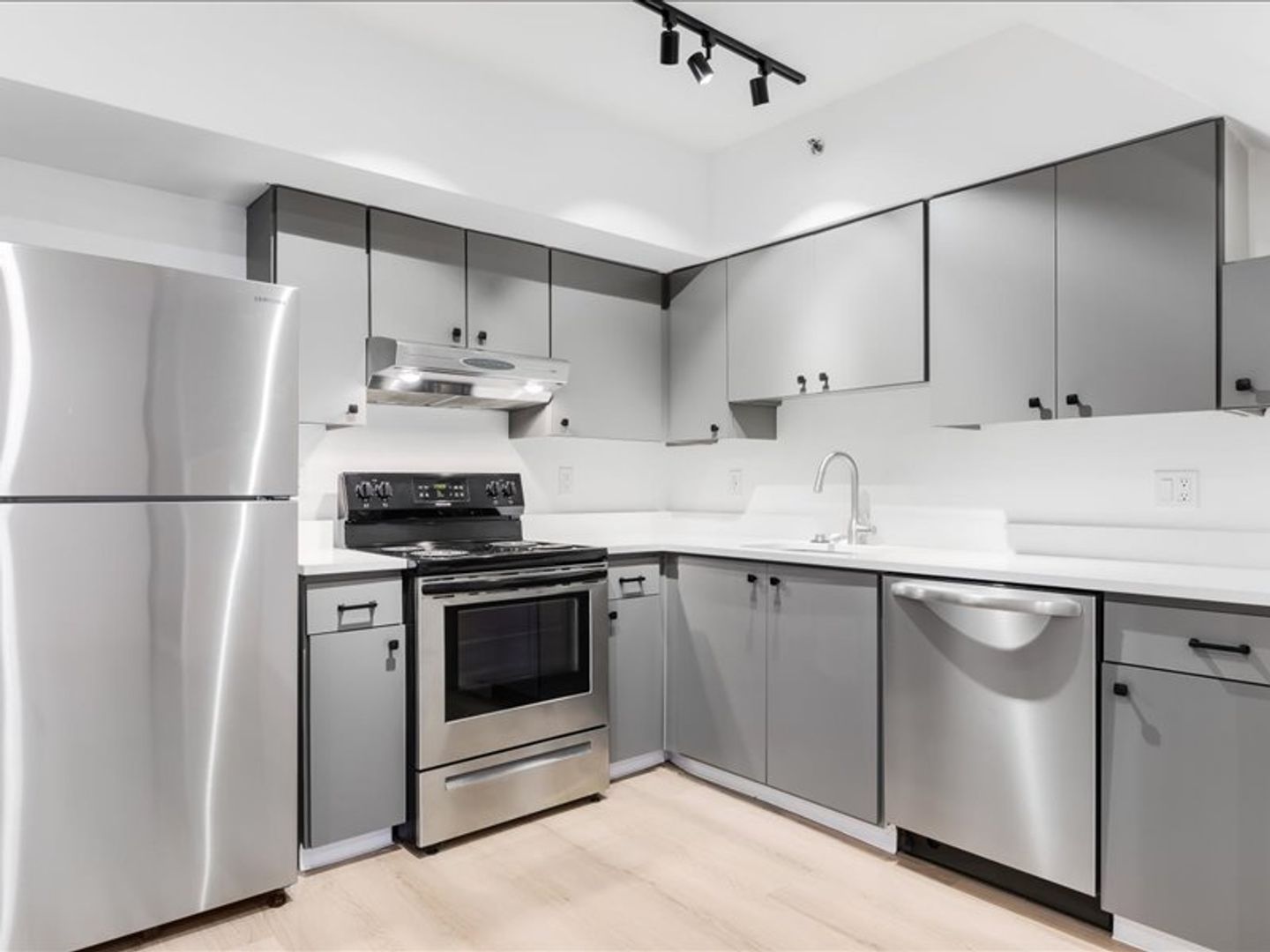 Portland Apartment: 2250 NW Kearney St