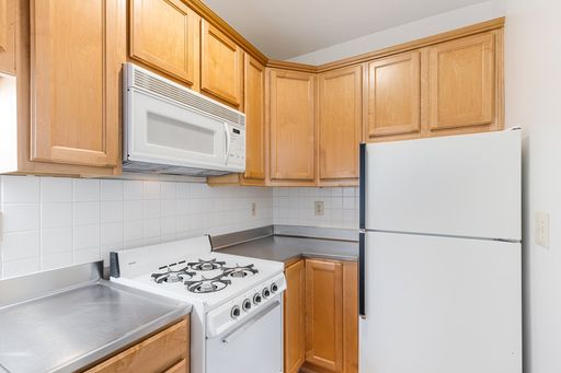 A Charming updated studio available NOW! Call today for our Tour and apply same day special! – photo 1