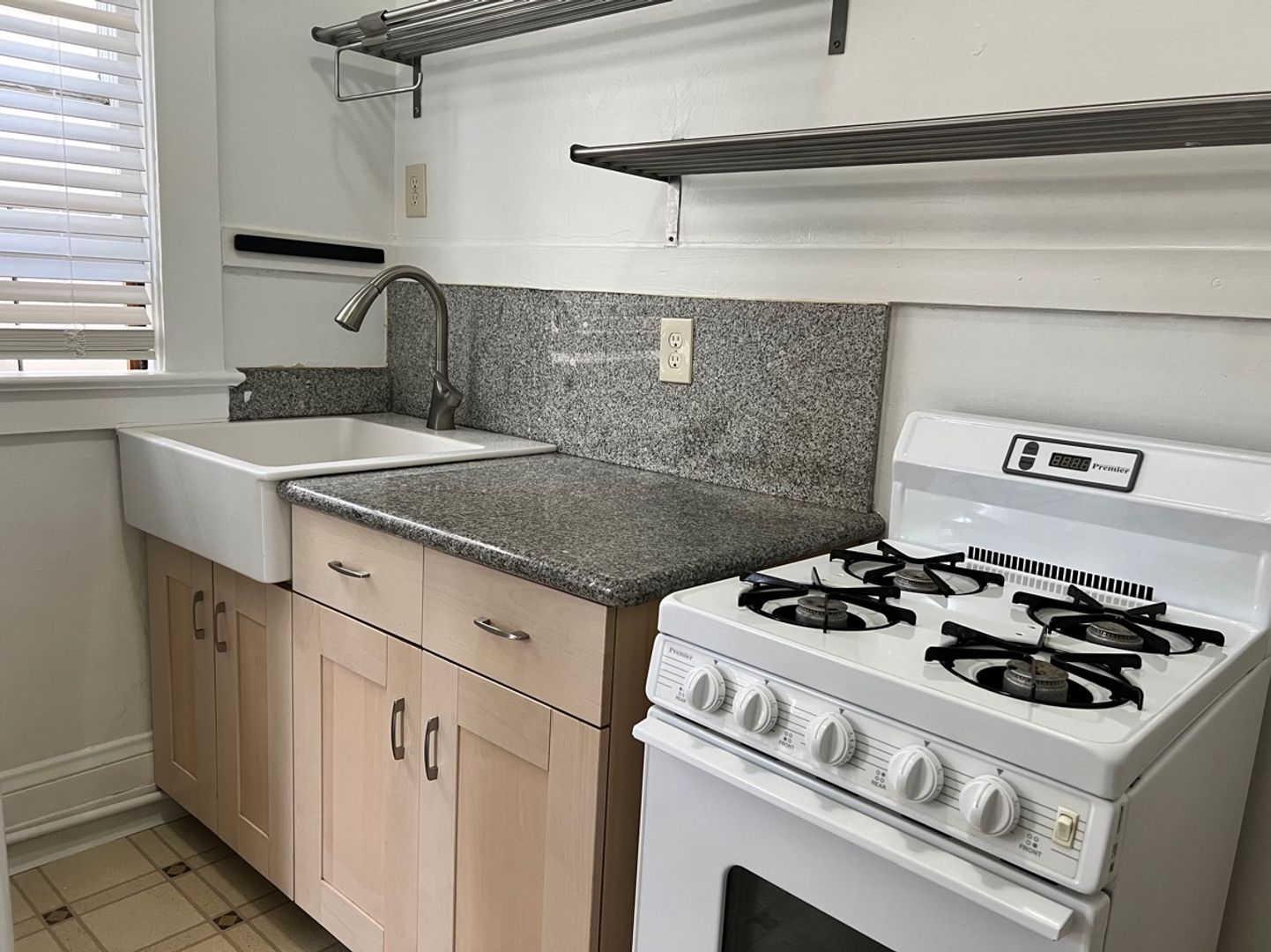 Portland Apartment: 2066 NW Glisan