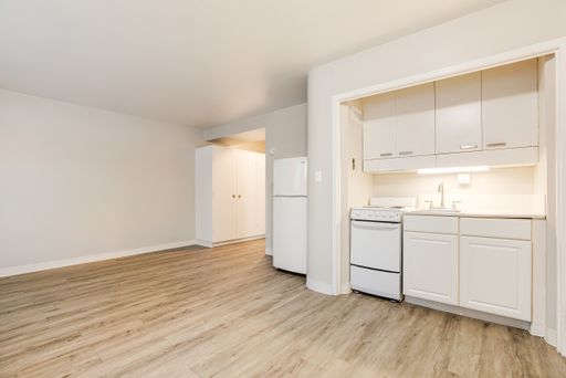 Downtown Studio in Salem with free internet and AC in unit – photo 1