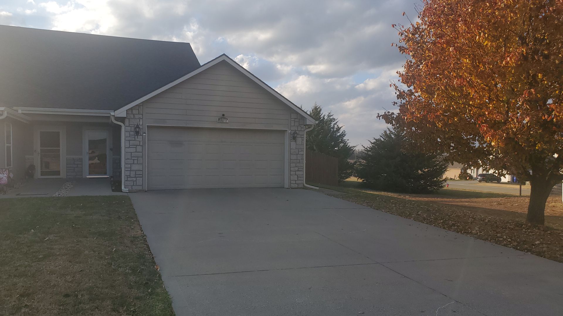 Junction City House: 2012 Deer Trl