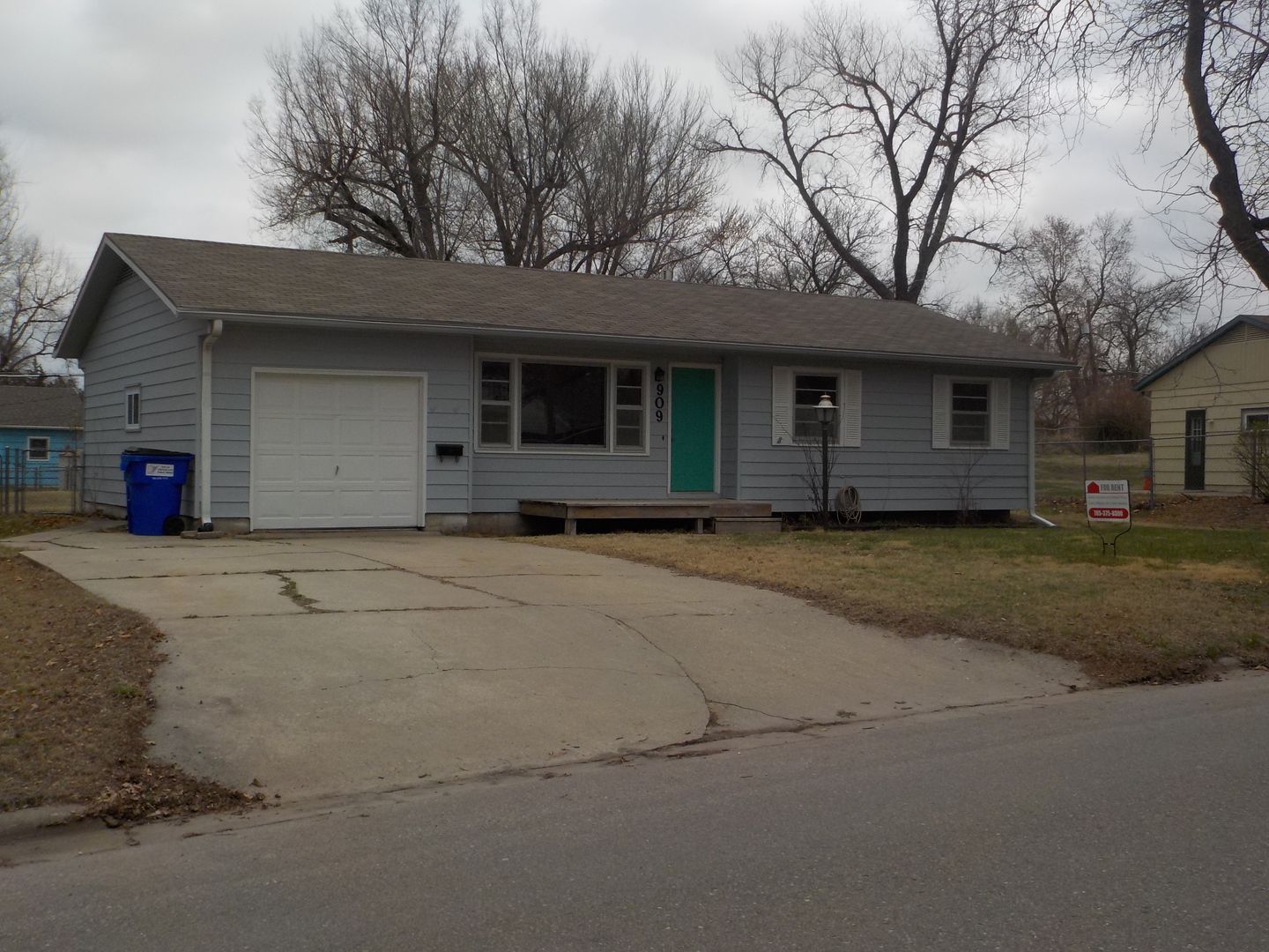 Junction City House: 909 Highland Dr