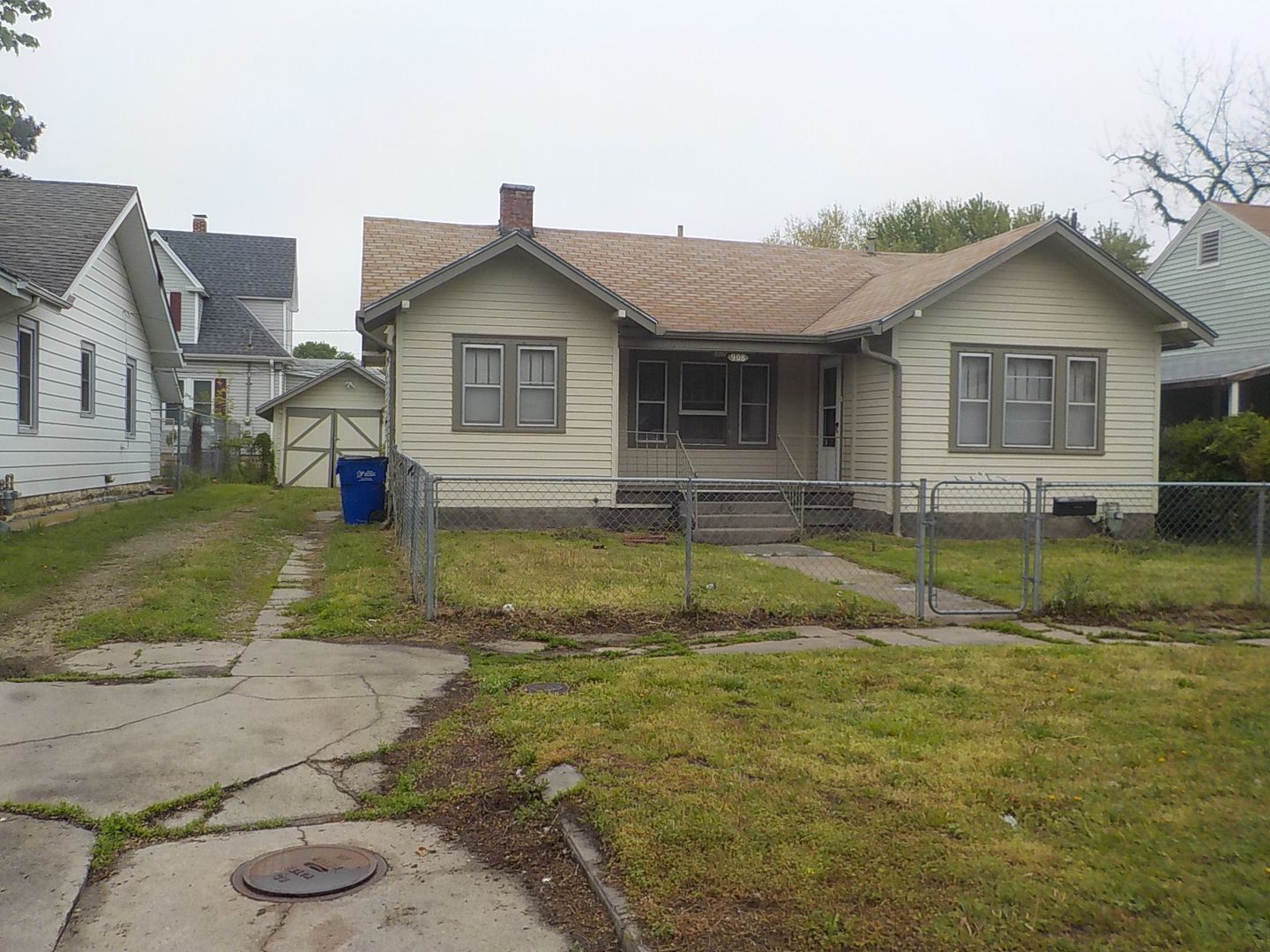 Junction City House: 908 N Madison St