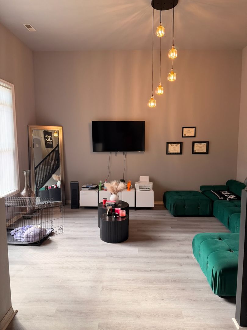 Junction City House: 17 Fuller Cir