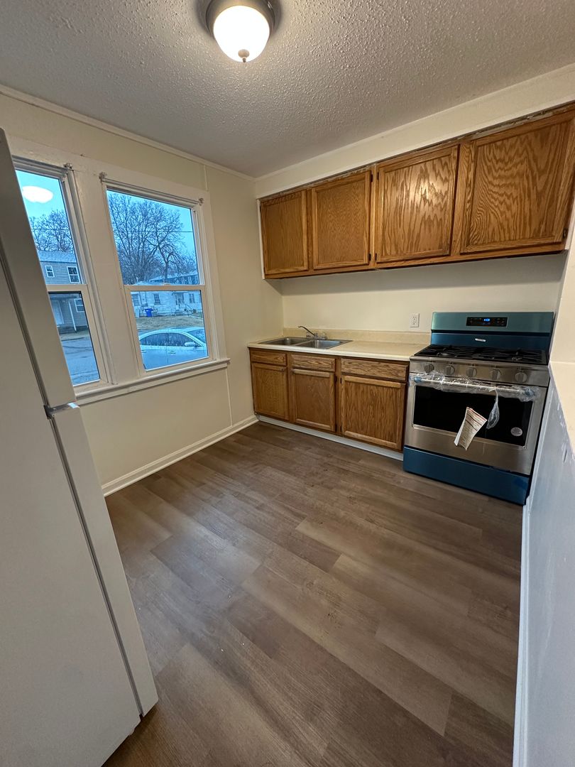 Junction City Townhome: 28 Riley Manor