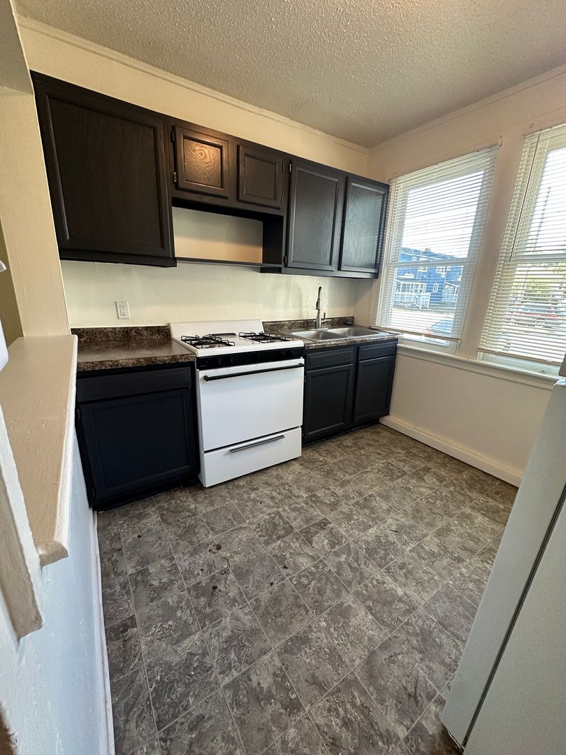 Junction City Townhome: 31 Riley Manor