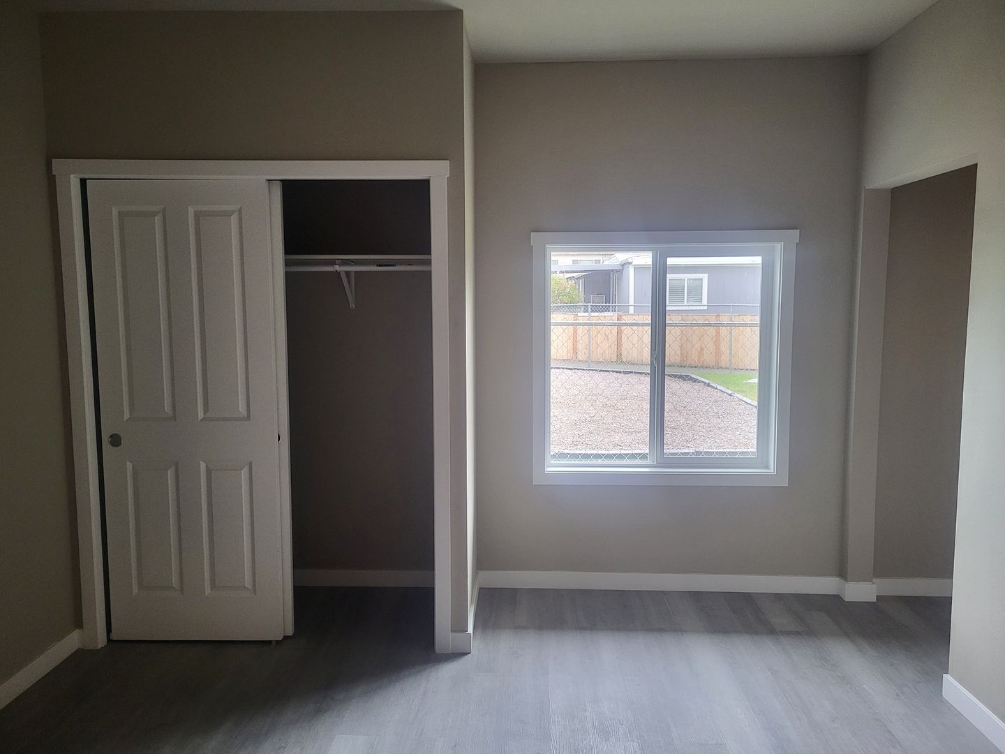 Kent Apartment: 24500 Russell Road South