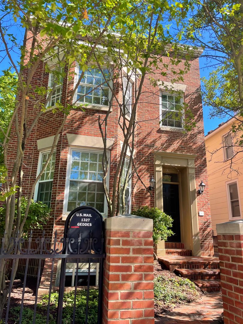 Ann Arbor House: 1327 Geddes Ave