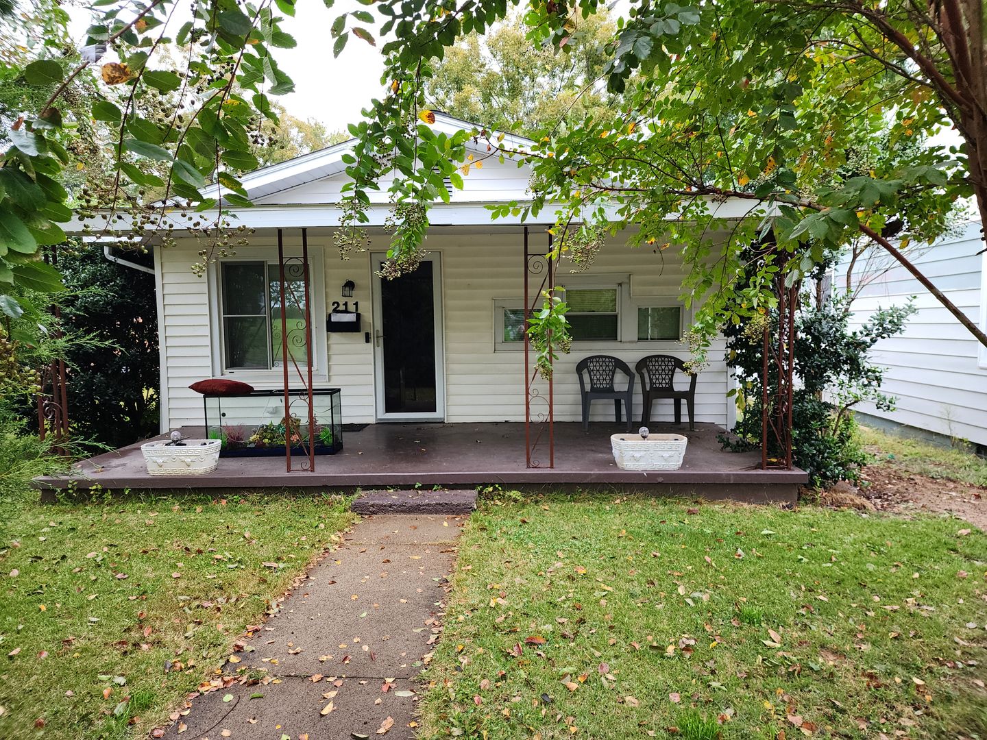 Metropolis House: 211 E 11th