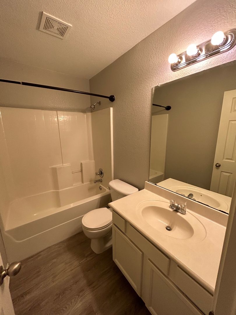 2004 Red Sage, Waco, TX 767086136