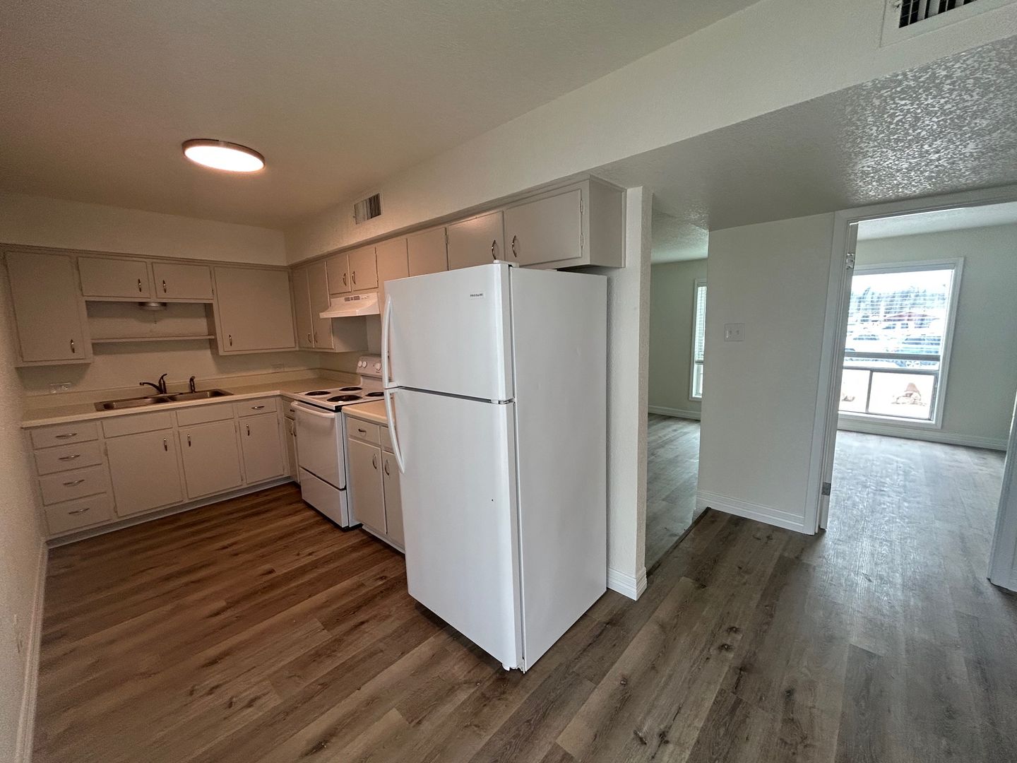 Waco Apartment: 700 S Valley Mills Dr / 3335, 3337, 3339 Willowbrook