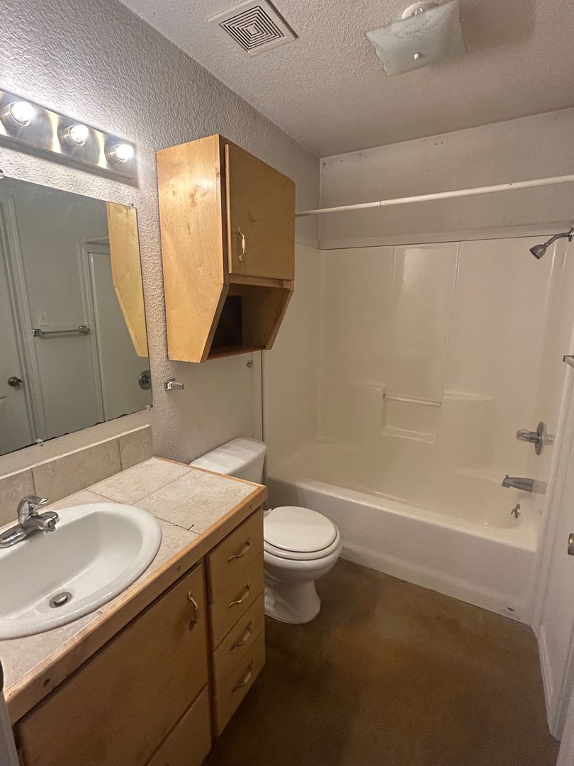 Elm Mott House: 4692 Old Dallas Rd