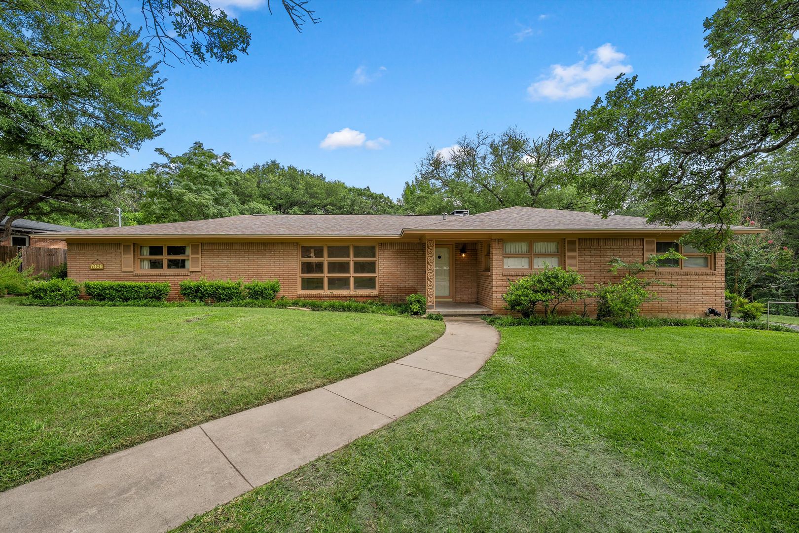 Woodway House: 7808 Delhi Rd