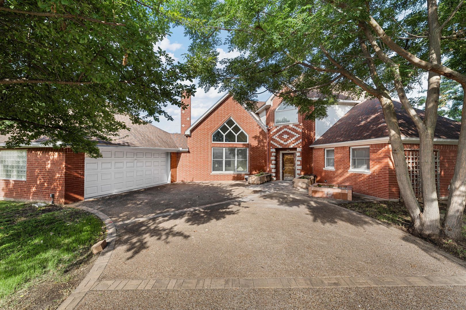 Woodway House: 308 Westlane Circle