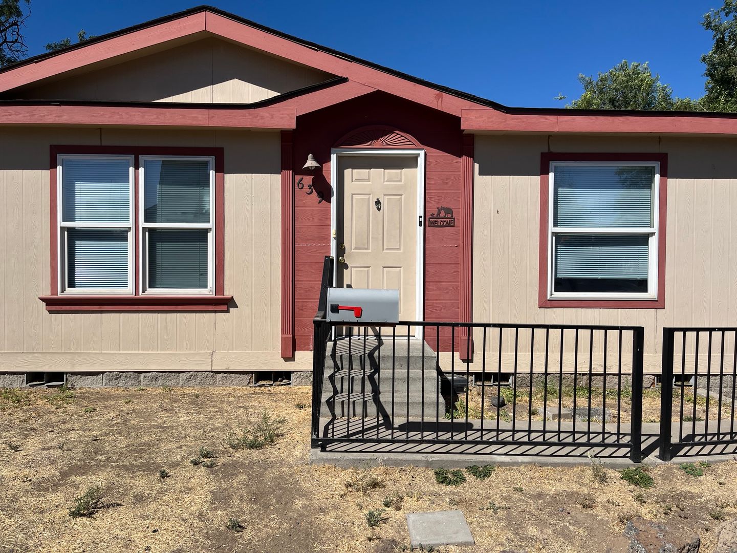 Redmond Apartment: 639 SE Evergreen Ave