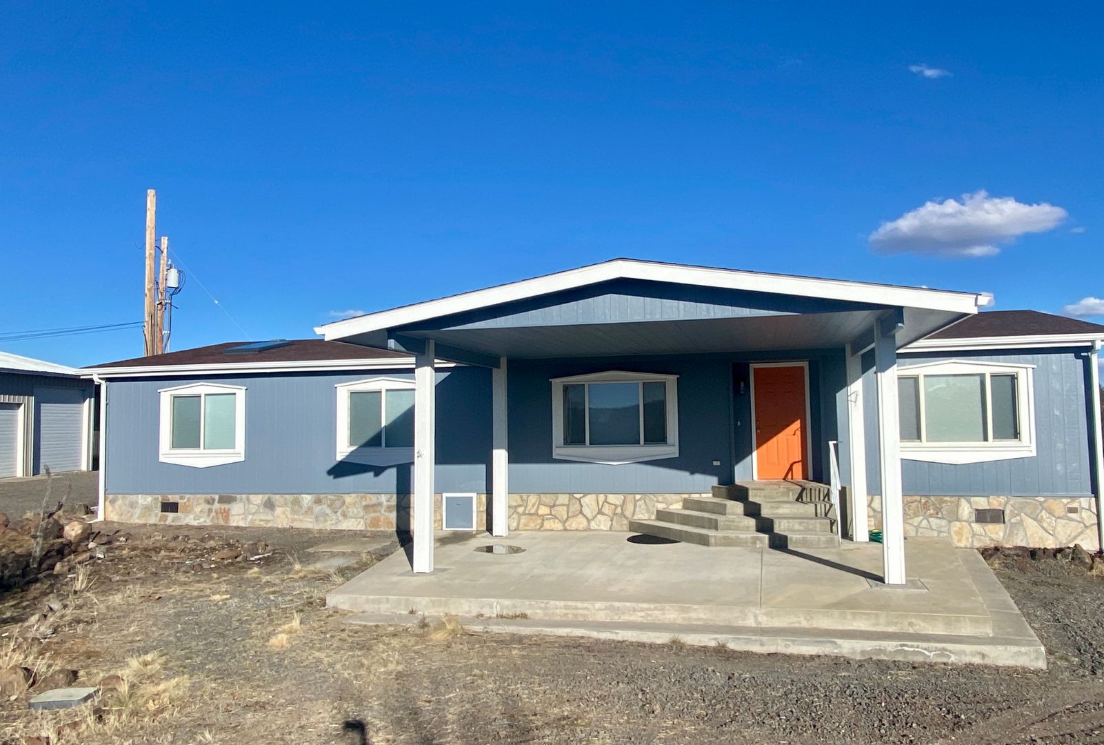 Terrebonne House: 12682 SW Hood View Pl