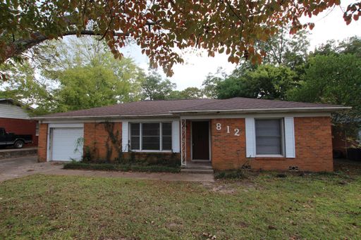 Charming 3 Bedroom 2 Bath Near TJC! – photo 1