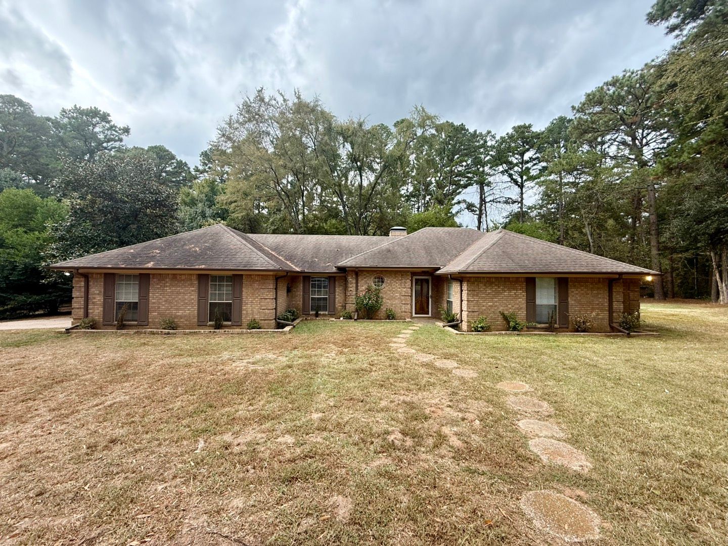 Whitehouse House: 5582 Ramblewood Ln