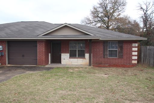 Available 3 Bedroom Duplex in Lindale!
