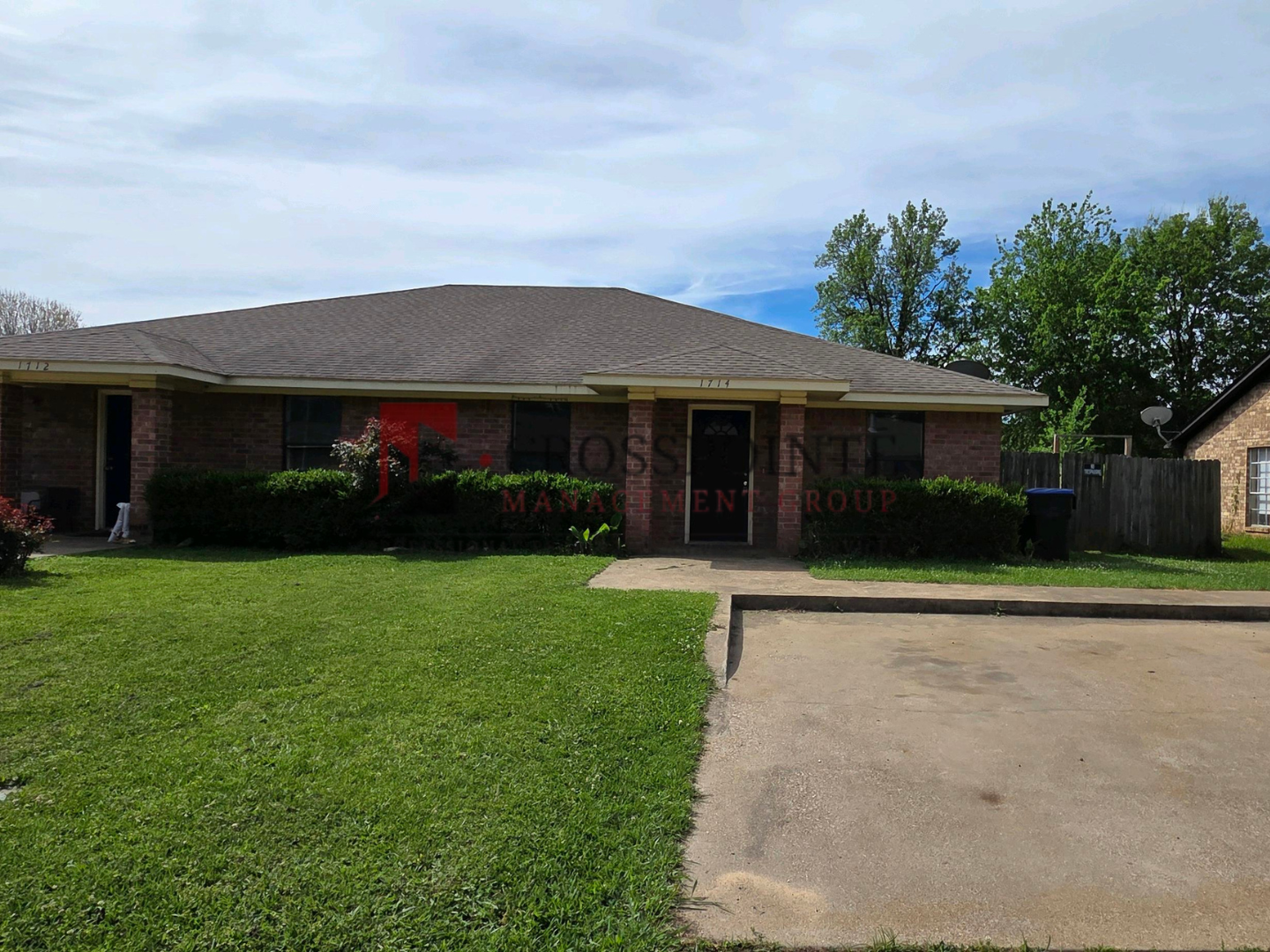 Longview Apartment: Lafoy Ln