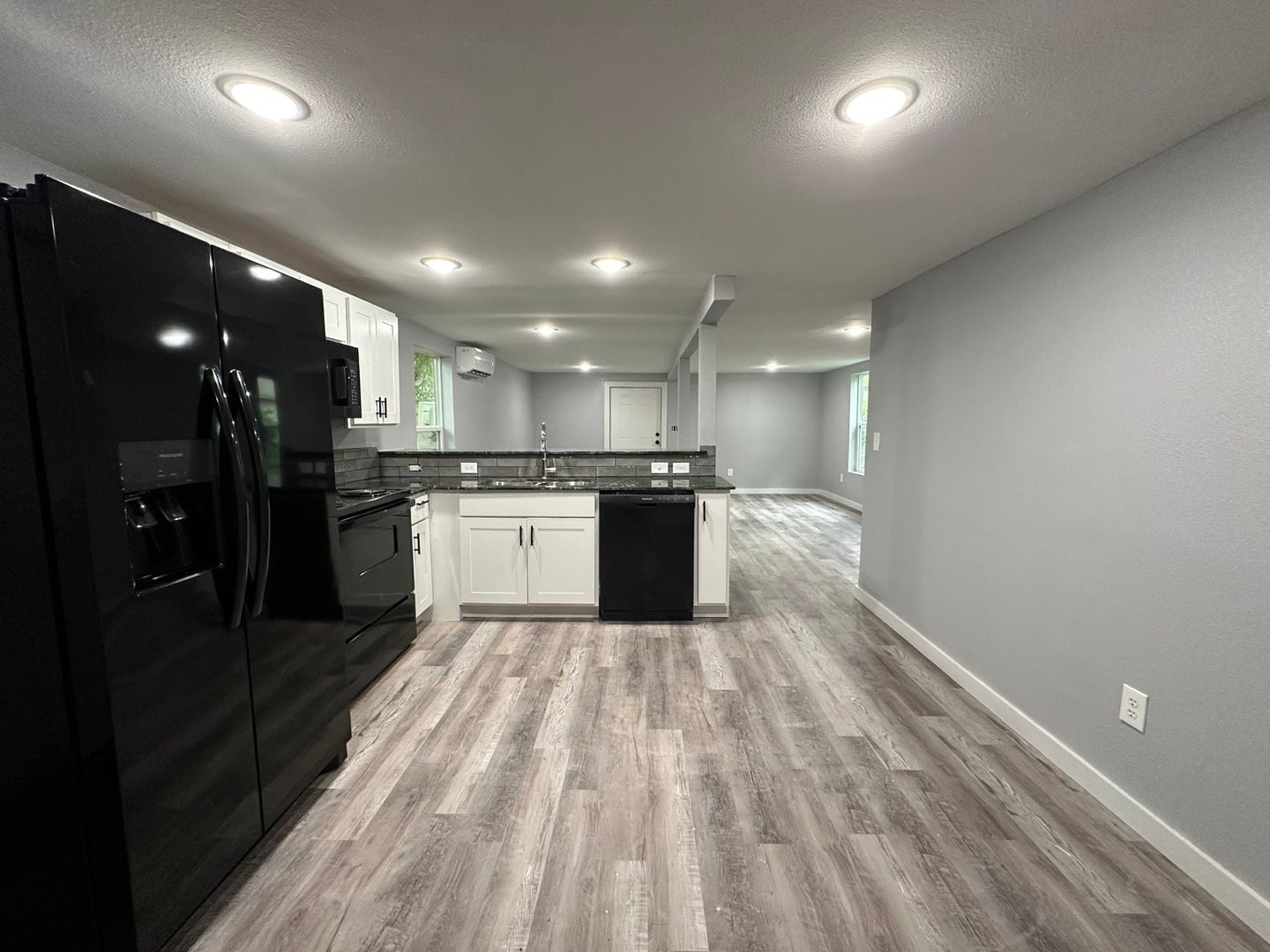 W. Dobbs 618 W. Dobbs (Downstairs Garage Apartment), Tyler, TX 75701