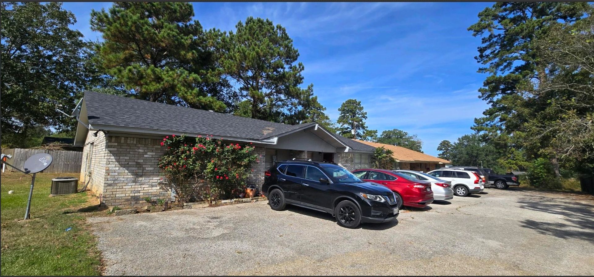 Gilmer Apartment: 113 Texas Ave