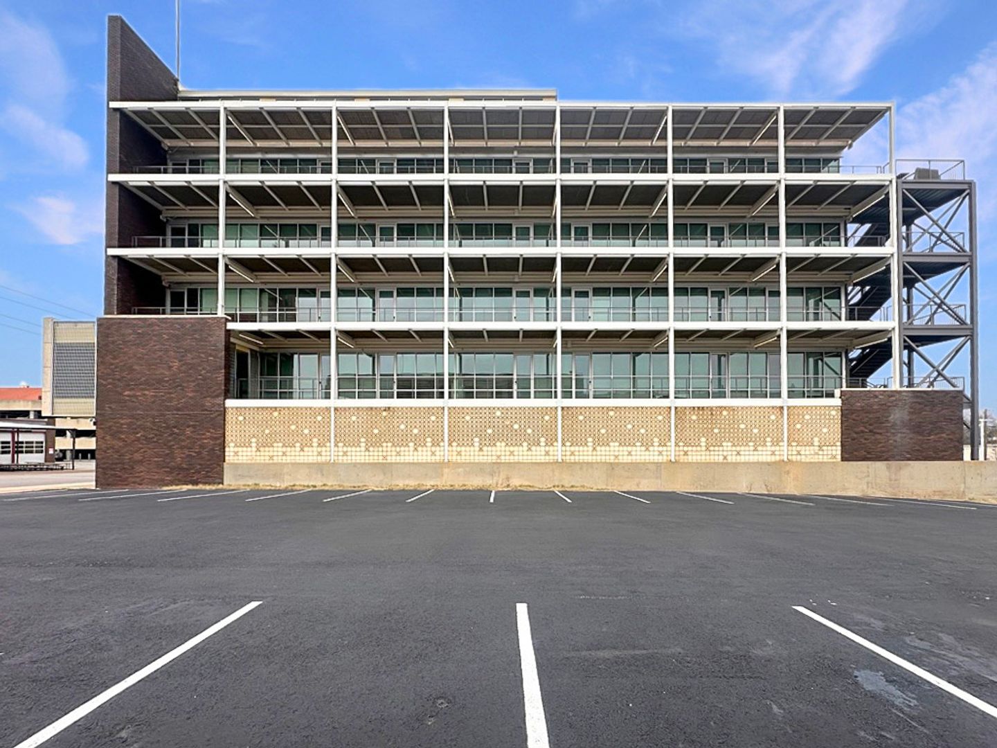 Tyler Apartment: 230 S. Broadway Ave