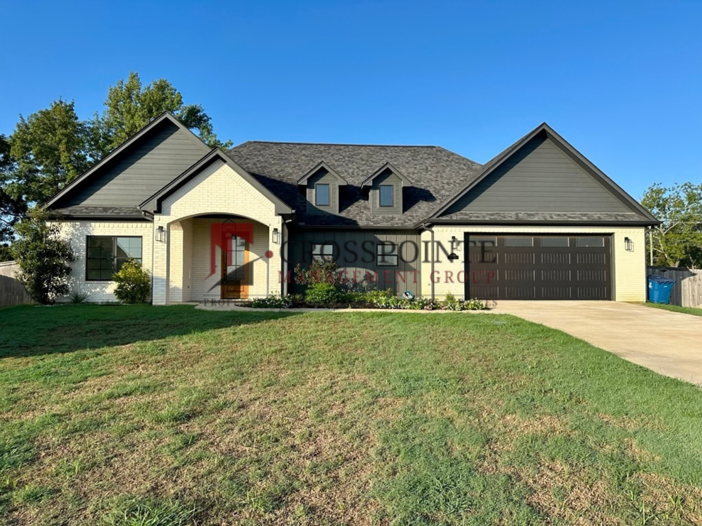 Lindale House: 15849 Avery Ln