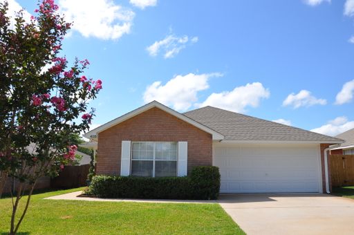 Beautiful 2/2/2 Home in Whitehouse ISD!