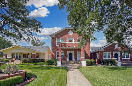 2 Bed 1 Bath at Broadway Apartments! All Bills Paid! – photo 1