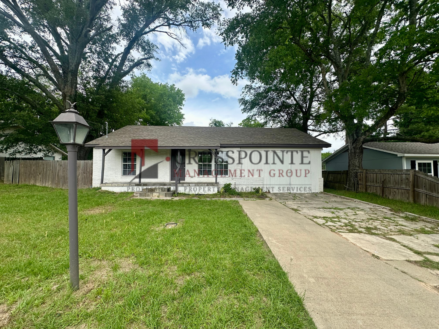 Lindale House: 219 Half St.