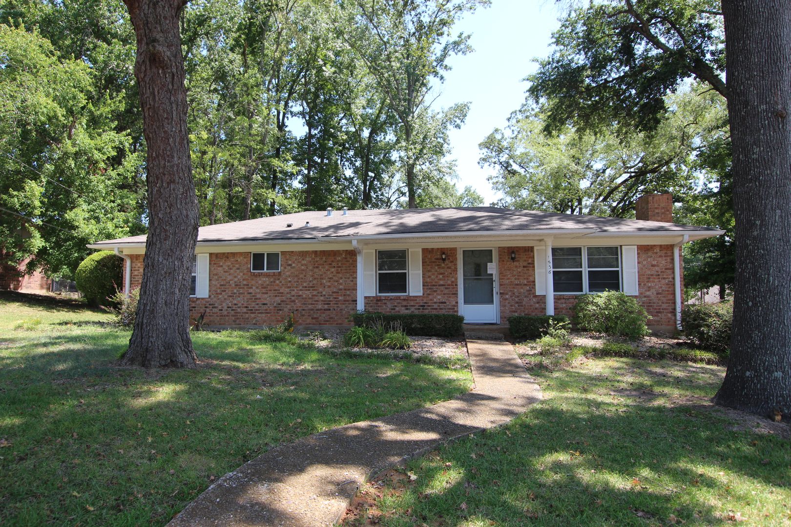 Tyler House: 1536 Crockett Dr