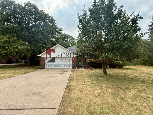Charming 3-Bedroom Home in Lindale!