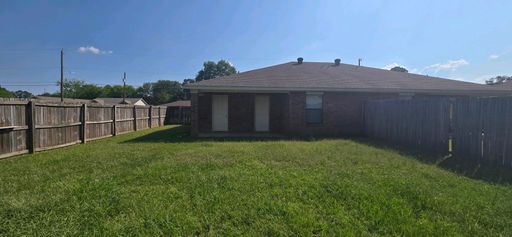 Cozy 2 Bedroom 2 Bath Duplex in Longview! – photo 1