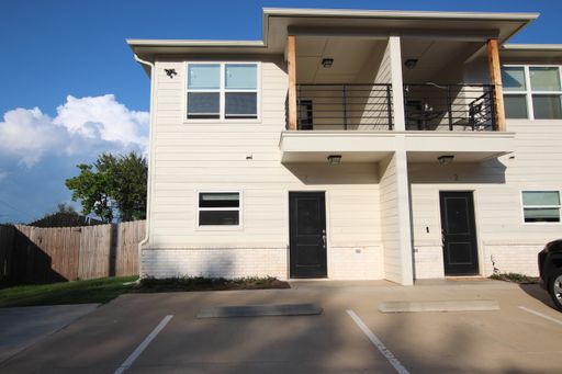 Tour Today! 2 Bedroom 2.5 Bath Townhome at Garden Square in Lindale!