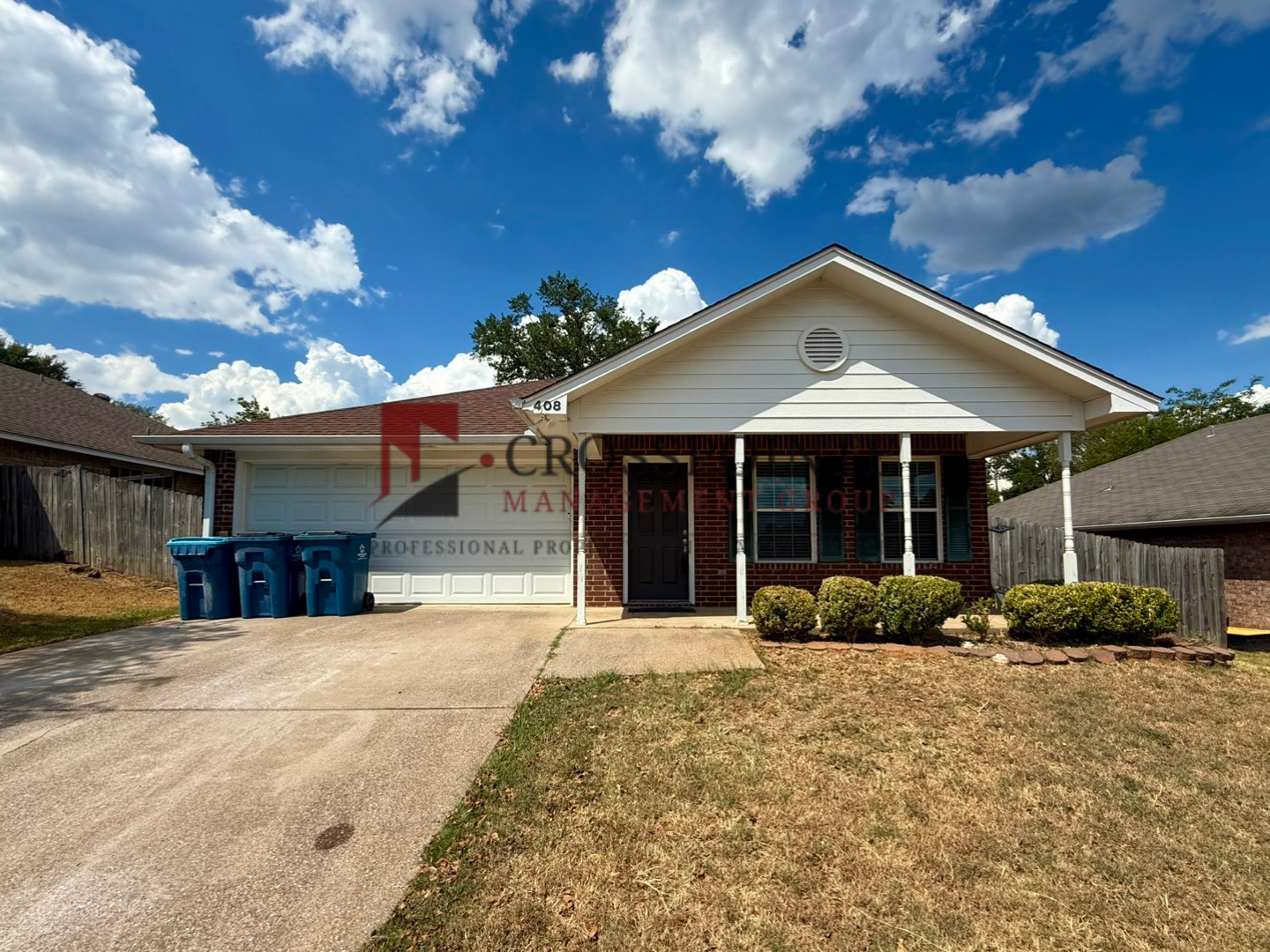 Whitehouse House: 408 Redbud Cir