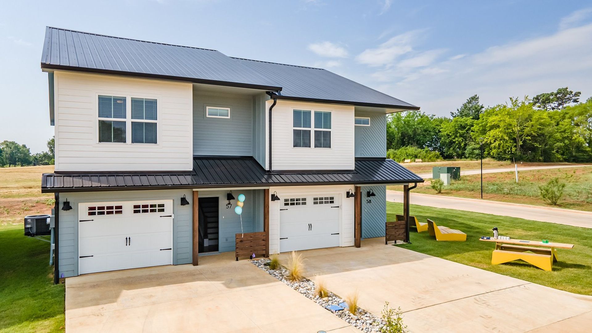 Bullard Townhome: 625 Papillon Rd