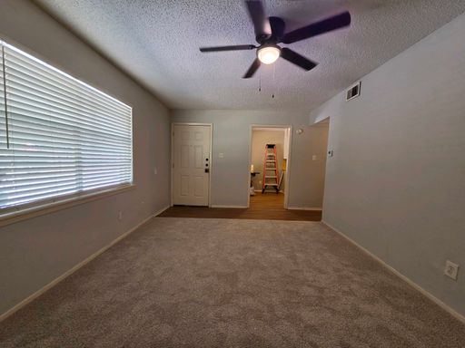 Spacious 2 Bedroom Duplex in Gilmer!
