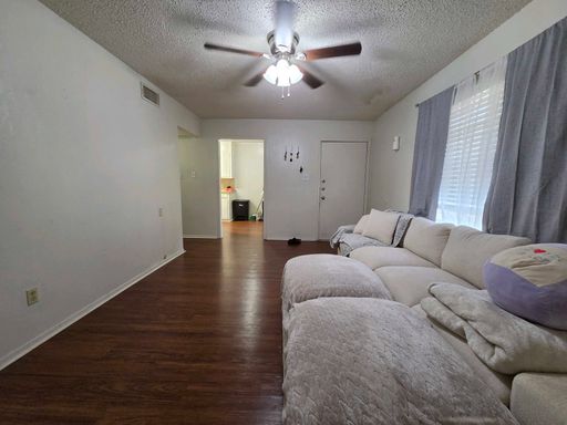 Spacious 2 Bedroom Duplex in Gilmer!