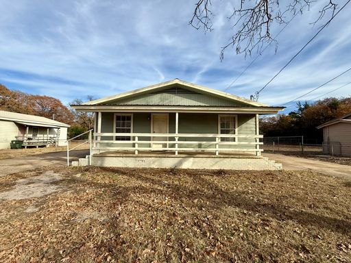 Tour Today! Adorable 2 Bedroom 1 Bath Home in West Tyler! – photo 1