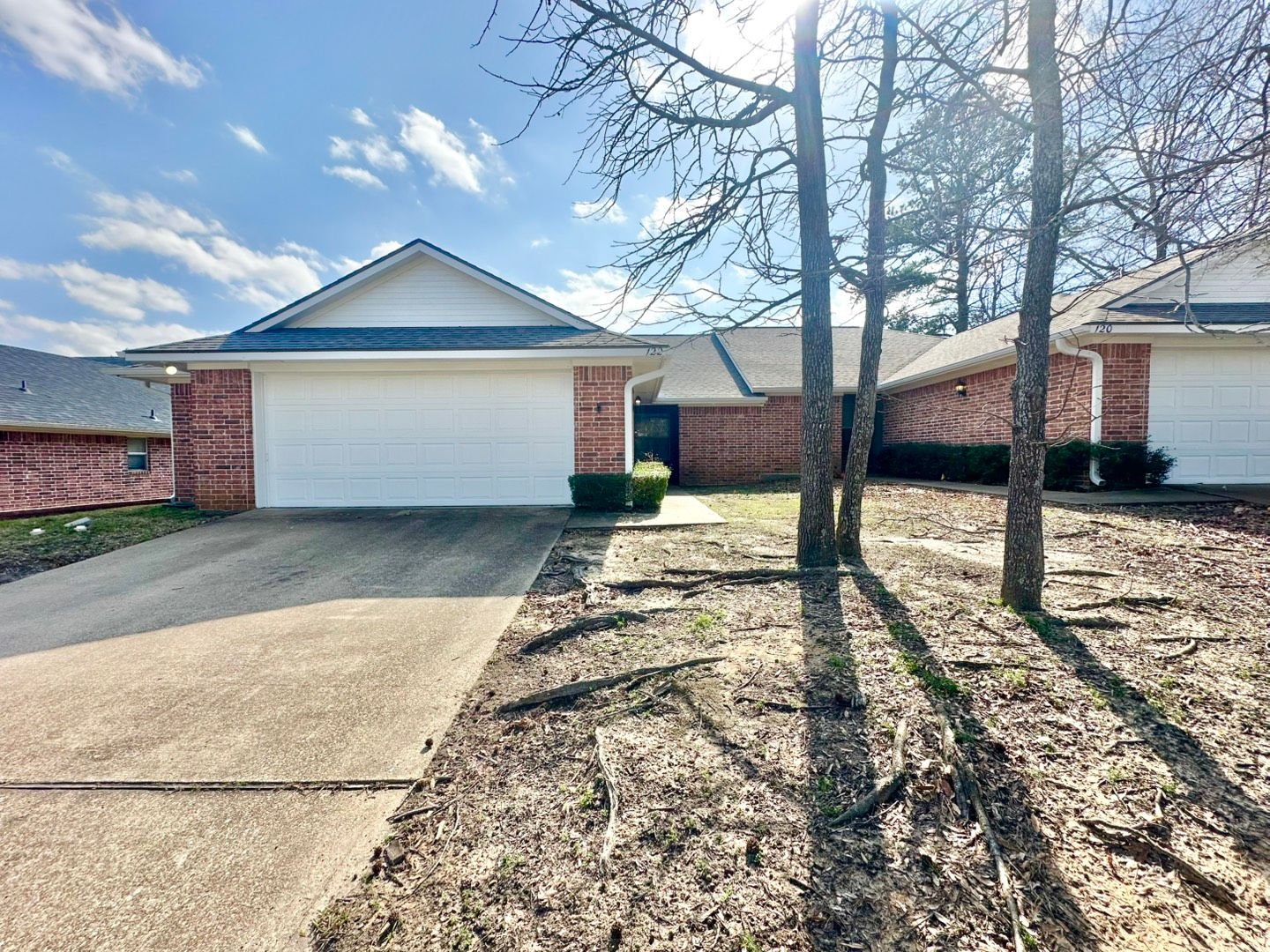 Flint Apartment: Colony Dr.