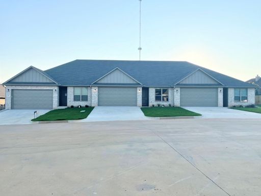 Luxury 3 Bedroom 2 Bath Townhomes in Bullard ISD!