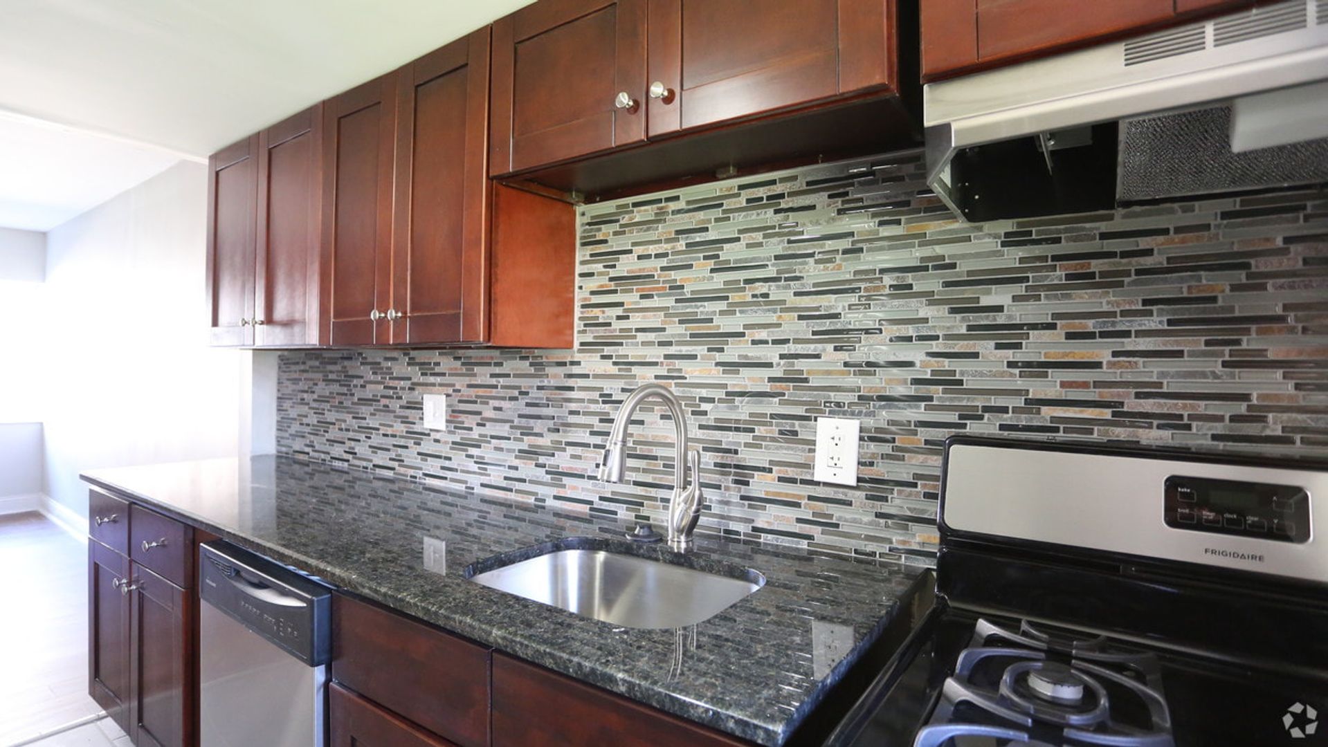 Columbus Apartment: 4565 Northland Sq. Dr. E.