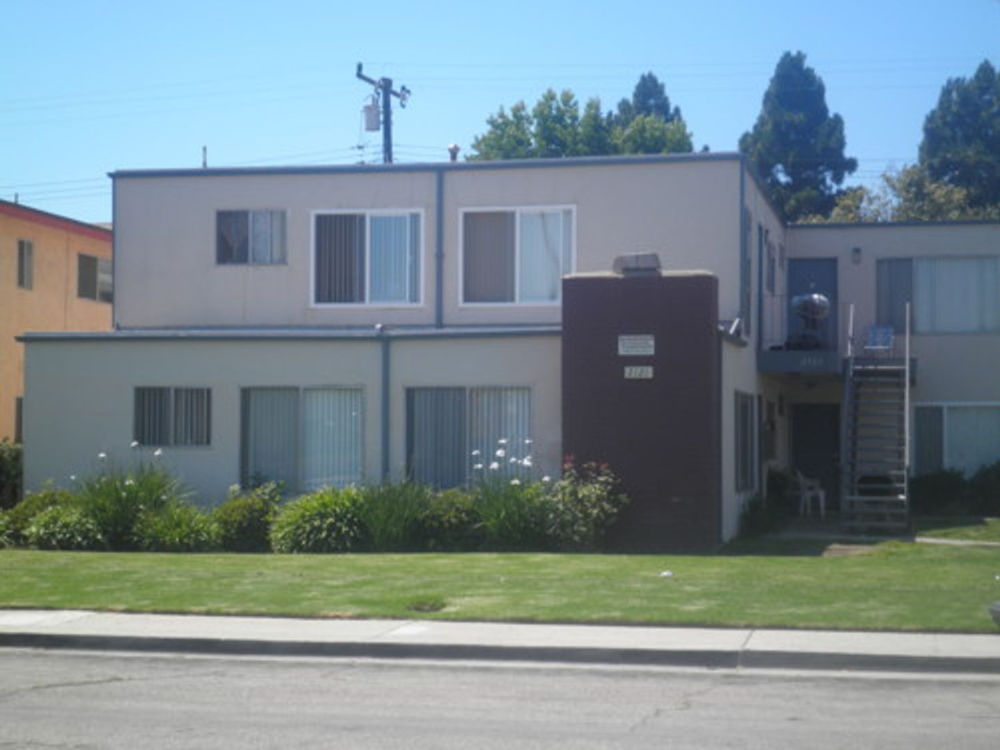 Oxnard Apartment: 2121 Mariposa Street