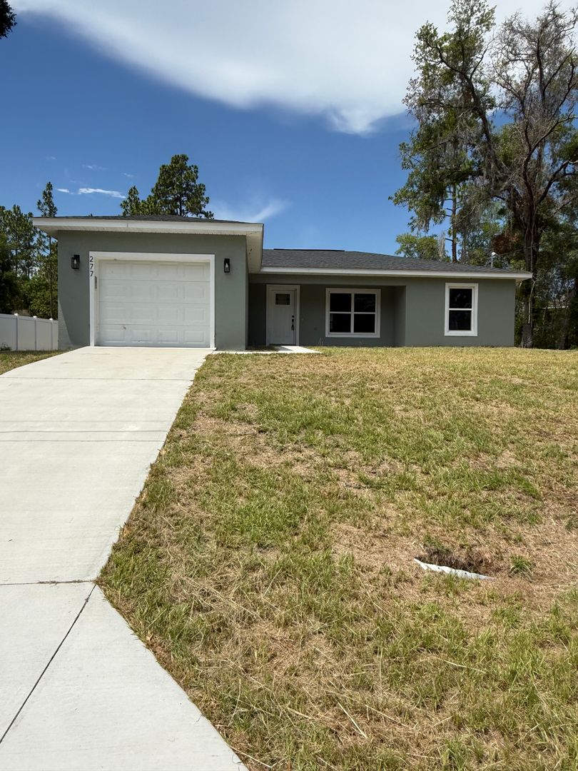 Ocala House: 277 Oak Lane Circle