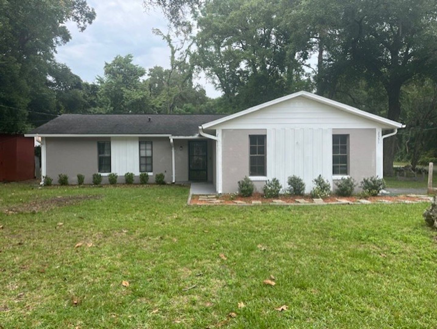 Ocala House: 2351 NE 40 St