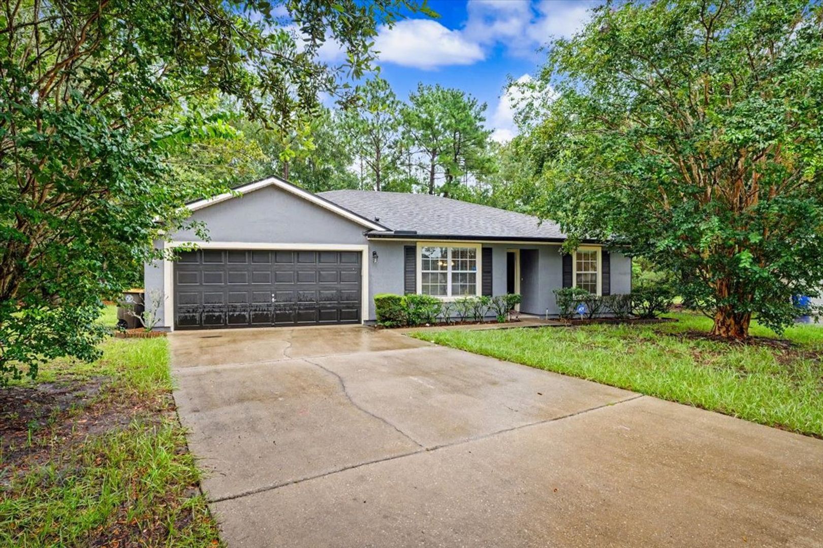 Jacksonville House: 10930 Lauren Oak Lane S