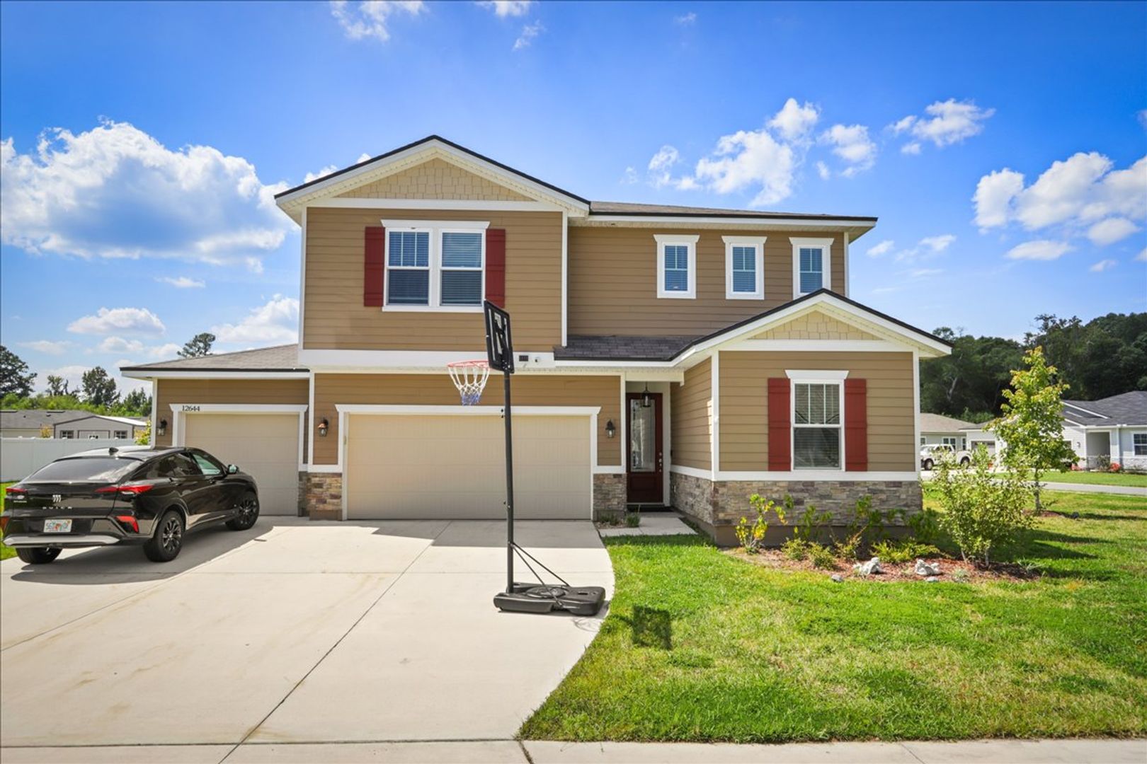 Spacious 4-Bedroom Home with Bonus Room & 3-Car Garage in Jacksonville!