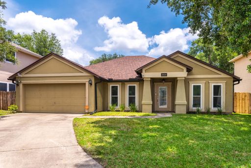 Cul-de-Sac Home with Fenced Backyard, Screened Porch & Lawn Care Included – photo 1