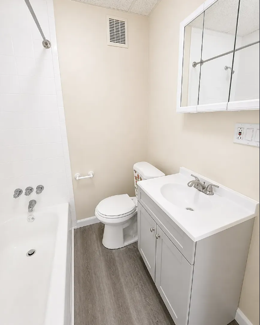Elizabeth Apartment: 668 Clarkson Ave